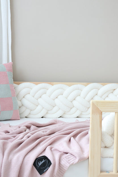 Obrobe za posteljico - Kitke Premium Fluffy Boucle